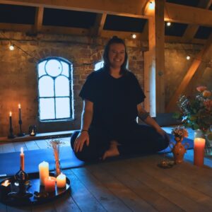 Ronja im Lotussitz